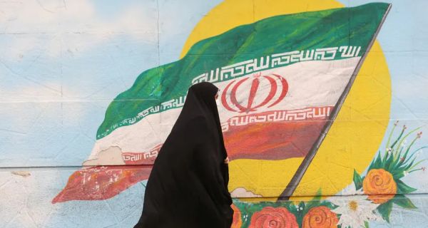 أنباء عن عودة "شرطة الأخلاق" بإيران.. ورسائل للحجاب الإلزامي