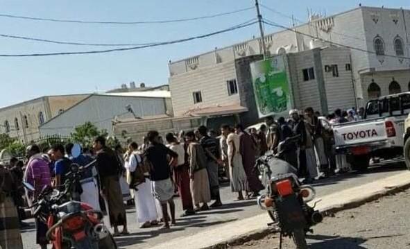 قيادات حوثية تقيم صلاة الغائب على سليماني في الحديدة