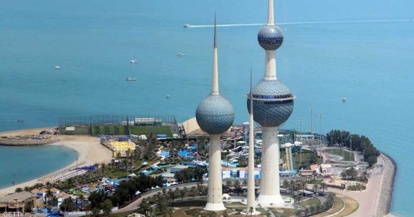 الكويت توقف المناسبات الاجتماعية في الأماكن المغلقة