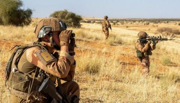جماعة مرتبطة بالقاعدة تعلن مسؤوليتها عن مقتل جنديين فرنسيين بمالي