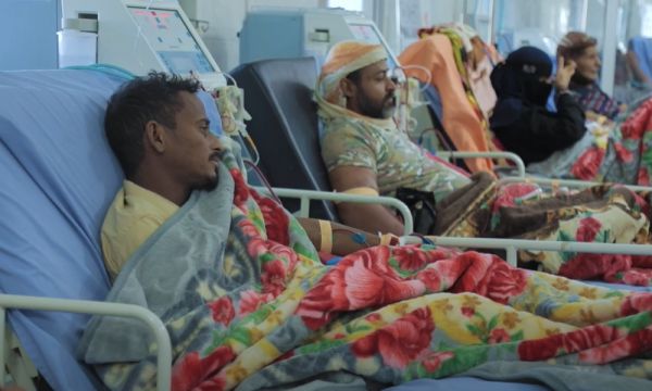 فيديو| تهيّؤًا لاستقبال دعم العميد طارق صالح.. مرضى الفشل الكلوي بتعز يستنشقون جرعة أمل وتفاؤل