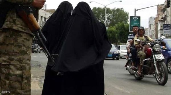 محاولات تمييع القضية.. الاعتداء على نساء شاهدات في الجريمة الحوثية بحق ختام العشاري