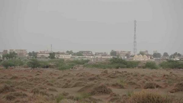قصف حوثي على أحياء سكنية في التحيتا