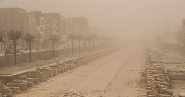 عاصفة رملية تضرب مصر.. وتوقف بحركة الملاحة