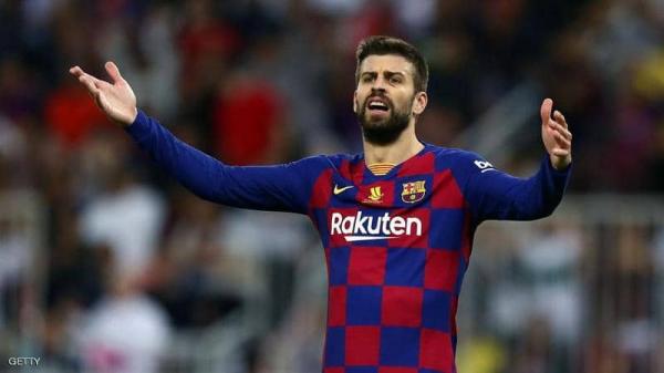 برشلونة يدرس تعديل شروط في عقود لاعبيه.. والسبب بيكيه
