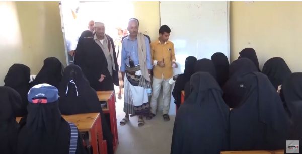 فيديو| الوازعية.. رئيس دائرة المرأة بالمكتب السياسي تتفقد أوضاع الطالبات والمعلمات في مديرية الزهراء والممرضات بالمركز الصحي