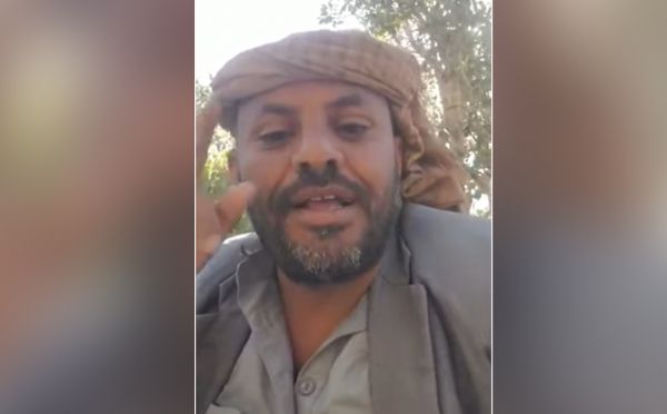 مقطع فيديو قصير لمواطن منهك يثير الإرهاب الحوثي   
