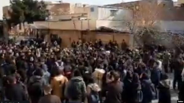 ترامب للسلطات الإيرانية.. أوقفوا قتل شعبكم أعيدوا  الانترنت واتركوا الصحافيين يجولون بحرية 