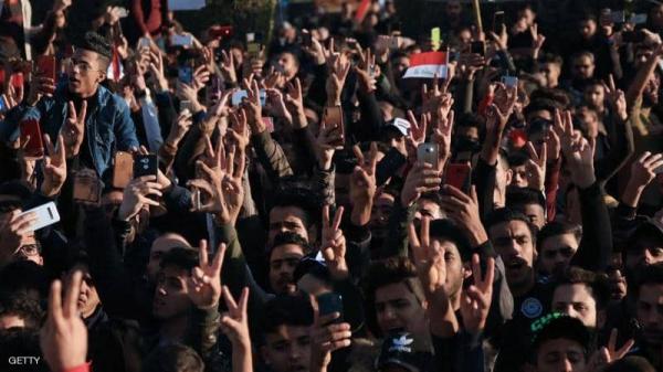 العراق.. مواجهات عنيفة بين المتظاهرين ومكافحة الشغب وسط كربل