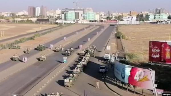 السودان .. إطلاق نار بمقر استخباراتي وإغلاق المجال الجوي