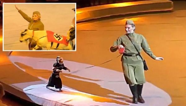 سيرك للنازية بروسيا.. قرود وماعز بـ"الصليب المعقوف"