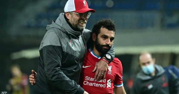 كلوب يستخدم مثلا غريبا حول "الهاتف الذكي" لشرح حالة عقد صلاح مع ليفربول