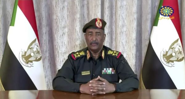 البرهان: أدعو السياسيين لترتيب صفوفهم.. وعدم التحدث بشؤون الجيش