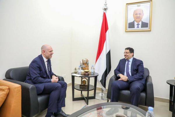 ابن مبارك لـ"السفير البريطاني": مليشيا الحوثي أنشأت في مناطق سيطرتها نظاماً شمولياً مطابقاً للنظام الإيراني