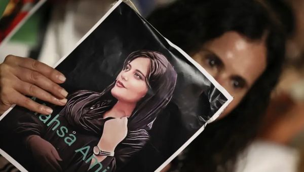 وقفة أمام البرلمان الأوروبي لدعم المحتجين في إيران