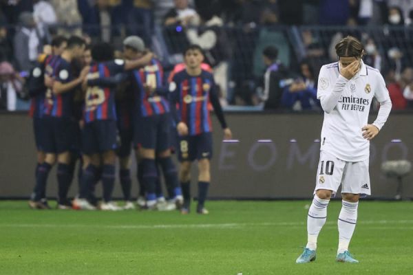 برشلونة يتوَّج بكأس السوبر الإسباني للمرة الـ14 في تاريخه