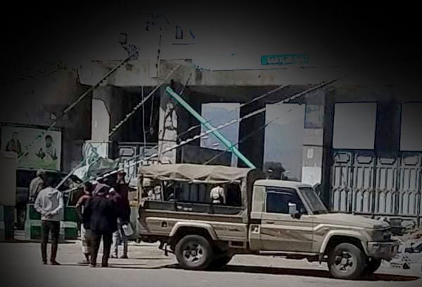 مسلحون حوثيون يعتدون على مدير أشغال إب ويحبسونه ونائبه