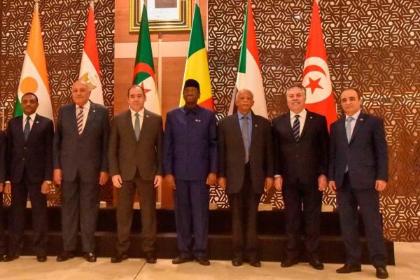 دول جوار ليبيا تؤكد على رفض التدخل وتدعو لحوار بين الليبيين 