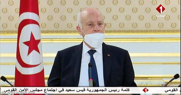 الرئيس التونسي يهاجم رئيس حكومته وجها لوجه