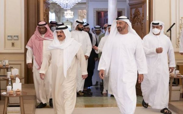 ولي عهد أبوظبي يستقبل ملك البحرين