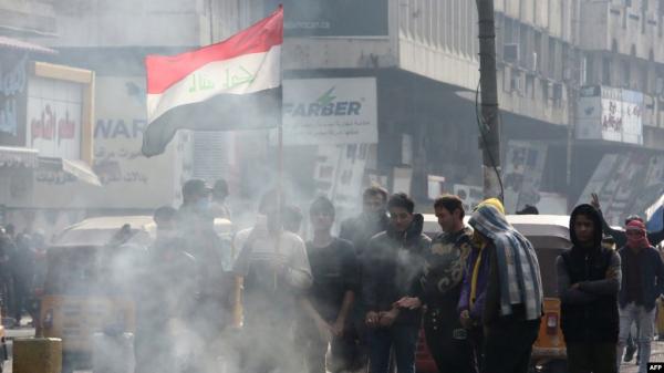 العراق.. توافد المتظاهرين على ميدان التحرير في بغداد واشتباكات في الخلاني 