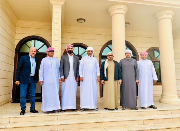 ناطق المقاومة الوطنية العميد صادق دويد: لقاء أخوي جمع نائبَي رئيس مجلس القيادة الرئاسي، العميد طارق صالح، واللواء عيدروس الزُّبيدي اليوم الجمعة.