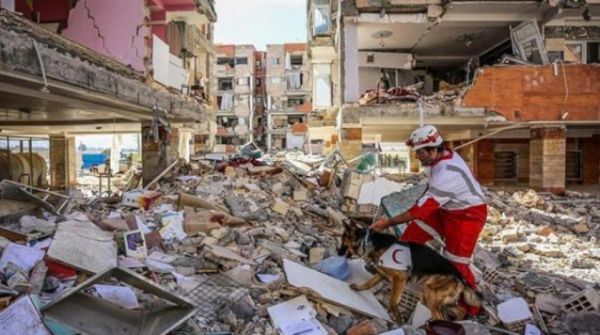 قتيلان ومئات الجرحى جراء زلزال بقوة 5.9 درجات ضرب إيران