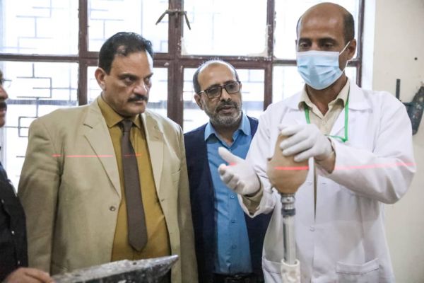 أشاد بمركز الملك سلمان ..مدير الصحة بتعز يتفقد مركز الاطراف الصناعية و إعادة التأهيل