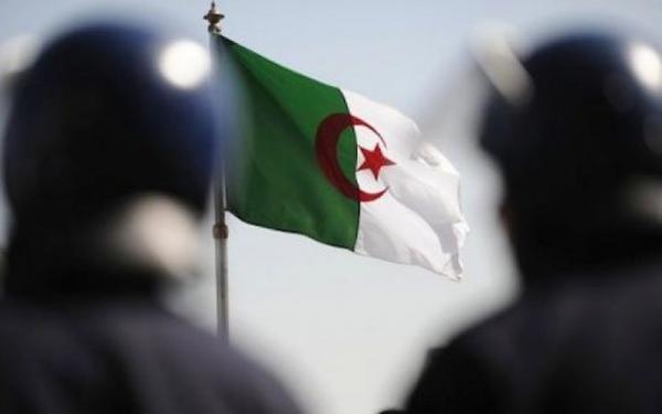 الجزائر تعلن القبض على انتحاري كان يخطط لتفجير نفسه وسط «الحراك»