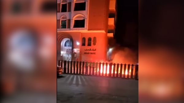 حريق في سوق سوداء للمشتقات النفطيه بصنعاء