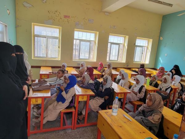 صور| رئيسة دائرة المرأة بالمكتب السياسي تتفقد مرافق خدمية تهتم بقطاع المرأة في مديرية المخا