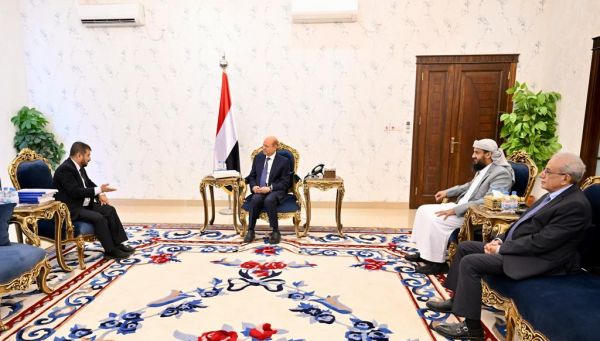 رئيس مجلس القيادة الرئاسي يؤكد أهمية تعزيز دور أجهزة الرقابة والمحاسبة وسلطة إنفاذ القانون 