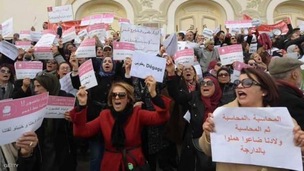 تونس.. المئات من أولياء الأمور يتظاهرون احتجاجا على إضراب المعلمين
