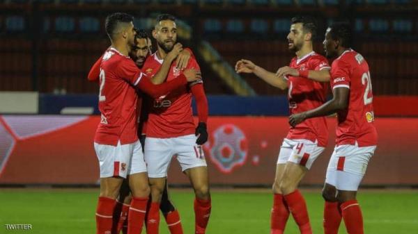 تعادل الأهلي والهلال السوداني.. و"اقتحام مفاجئ" للملعب