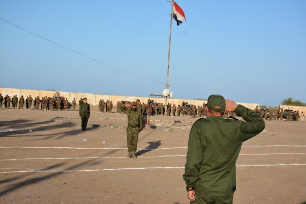 فيديو| المخا.. قيادة الأمن المركزي تكرم الأفراد المتخرجين من دورة "مهارات قتالية وأمنية"