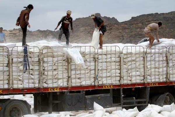 رويترز: الحوثيون مستمرون في عرقلة جهود الإغاثة والأمم المتحدة ستخفض المساعدات