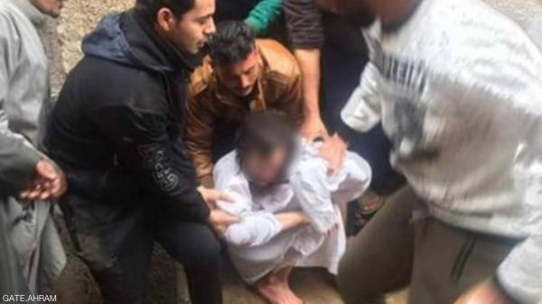 أم تحتجز طفلها لمدة 10 سنوات في غرفة مظلمة
