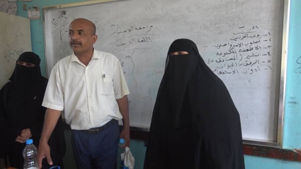 صور| في إطار زياراتها الميدانية للاطلاع على تطلعات المرأة.. رئيسة دائرة المرأة بالمكتب السياسي تزور منشآت تعليمية في المخا 