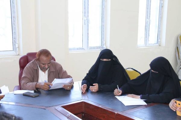 صور| رئيسة دائرة المرأة بالمكتب السياسي تستعرض نتائج زياراتها الميدانية مع قيادة السلطة المحلية بمديرية المخا