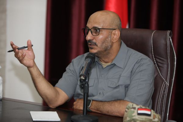 فيديو| اجتمع بقيادة وأعضاء السلطة المحلية.. العميد طارق صالح: المخا مقبلة على إنشاء مناطق صناعية وزراعية وسياحية 