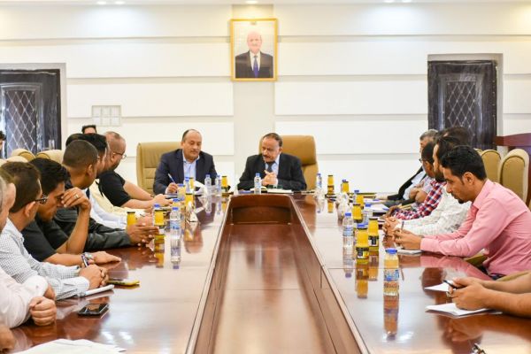 بيان مشترك لوزارتي النقل والصناعة والتجارة حول شائعات مليشيا الحوثي بشأن تحويل خطوط الملاحة