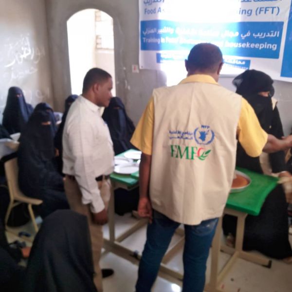 نائب رئيس دائرة الشباب في سياسي المقاومة يتفقد مشروع المساعدات الغذائية مقابل التدريب "FFT" في الخوخة
