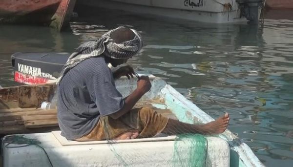 تنهب مساعدات المنظمات لهم.. جمعية حوثية لاستغلال الصيادين بالحديدة 