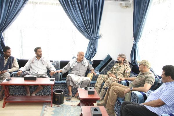 فيديو| العميد طارق صالح يستقبل أبناء الشهيد اللواء سالم قطن 