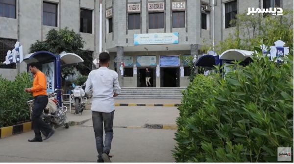فيديو| ظاهرة تسرب الطلاب من جامعة تعز.. المشكلة والحلول (قصة شاب أجبرته الحرب على ترك مقعده) 