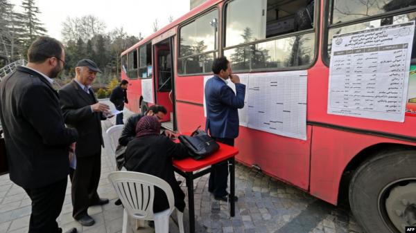 انتخابات إيران.. إقبال ضعيف وتوقعات بفوز المحافظين