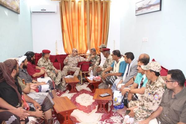 وزير الدفاع يلتقي وفد القوات المشتركة وأبناء الساحل الغربي في مدينة مأرب