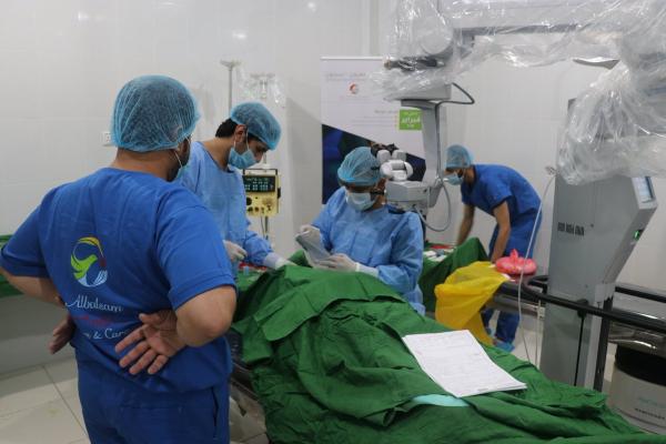 منظمة البلسم تواصل خدماتها الطبية المجانية لمرضى العيون في سيئون