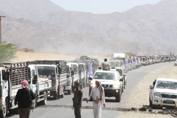 الحكومة تشيد بقافلة القوات المشتركة في الساحل الغربي لدعم مأرب