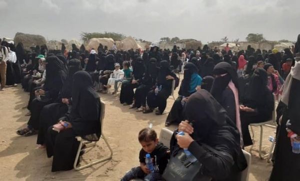 بحجة مخالفة الدين .. مليشيا الحوثي تمنع 400 امرأة في الحديدة من العمل بمشروع للعيش الكريم